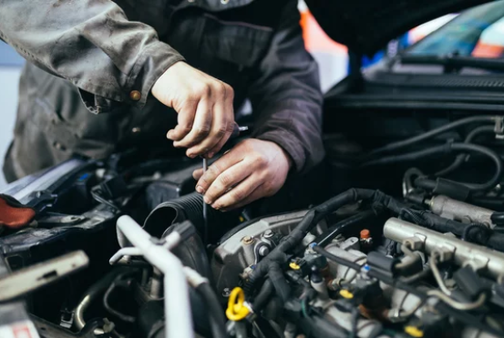bilværksted, autoværksted, værskted, bilmekaniker, mekaniker, automekaniker, bilreparation, bremseskift