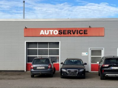 Bilværksted bilværksted, autoværksted, værskted, bilmekaniker, mekaniker, automekaniker, bilreparation